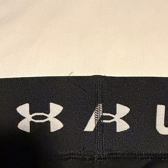 Women’s Under Armour Black Compression Shorts - Picture 3 of 4